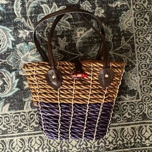 Vintage two toned wicker handbag!
